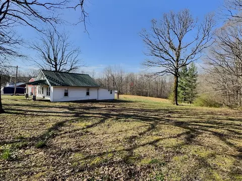 Exterior - 828 Pond Rd, Dickson, TN 37055 photo 7 of 12