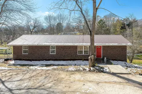 345 Eagle Bluff Rd, Jacksboro, TN 37757 photo 1