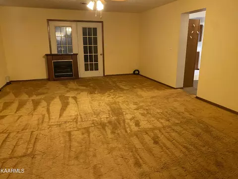 312 E 2nd Ave, Oneida, TN 37841 photo 9