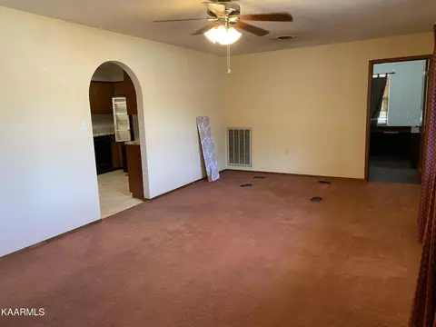 312 E 2nd Ave, Oneida, TN 37841 photo 3