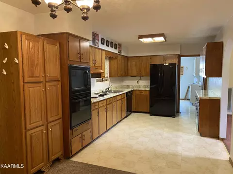 312 E 2nd Ave, Oneida, TN 37841 photo 6