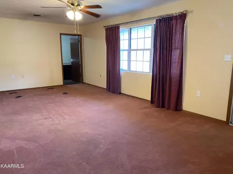 312 E 2nd Ave, Oneida, TN 37841 photo 4