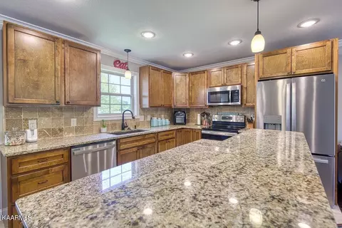 6643 Ruby June Ln, Corryton, TN 37721 photo 2