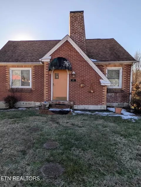 227 E Weaver St, Clinton, TN 37716