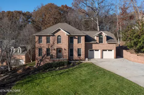8705 Raindrop Rd, Knoxville, TN 37923