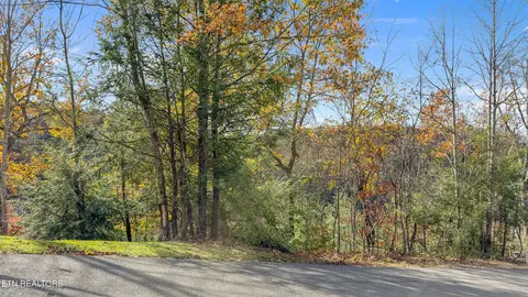 756 Ski View Ln, Sevierville, TN 37876