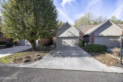 658 Farragut Commons Dr, Knoxville, TN 37934