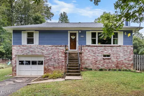 132 Valley Ln, Clinton, TN 37716