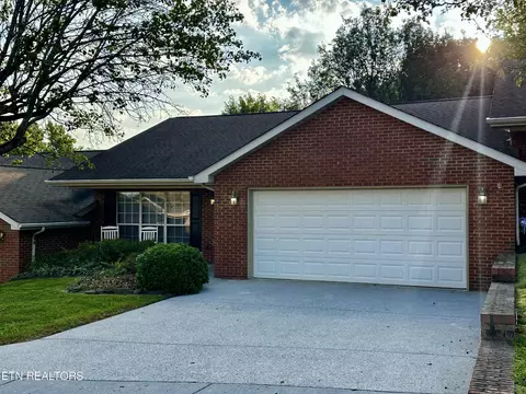 3870 Spyglass Dr, Maryville, TN 37801