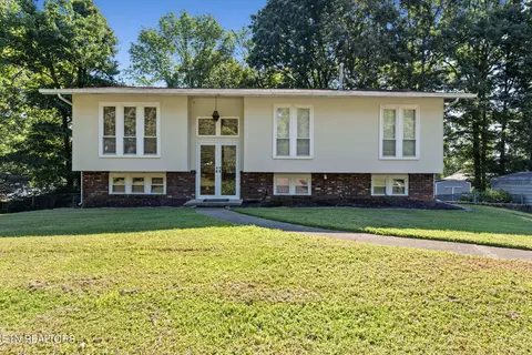 9012 Shallowford Rd, Knoxville, TN 37923