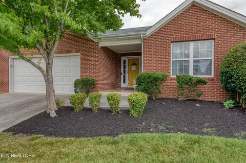 220 Eaton Vlg, Lenoir City, TN 37771