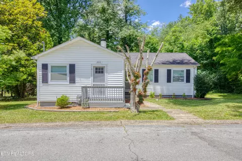 205 W Fairview Rd, Oak Ridge, TN 37830