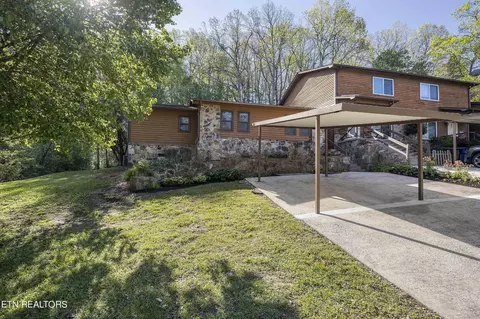 156 Hendrix Dr, Oak Ridge, TN 37830