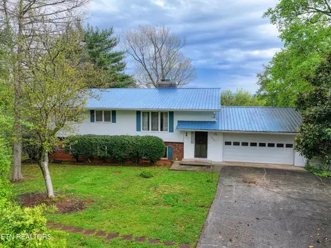 3030 Rambling Rd, Maryville, TN 37801