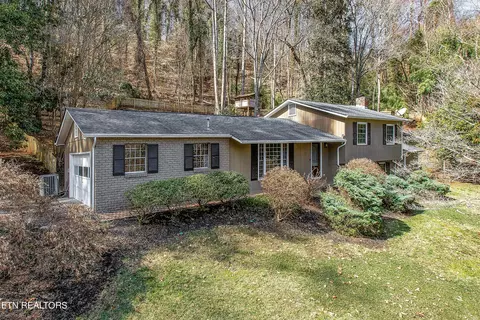 1809 Tanager Ln, Knoxville, TN 37919