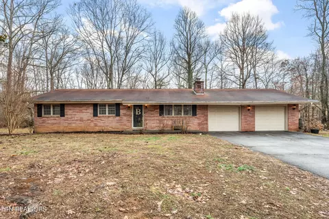 1738 Edith Ln, Lenoir City, TN 37771