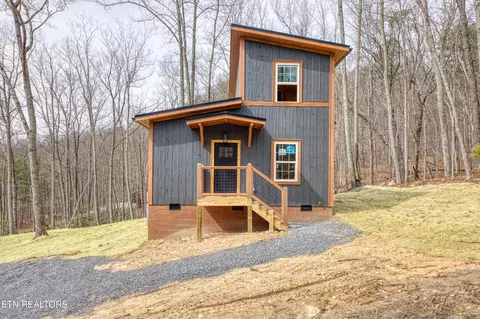 945 Green Bay Dr, Sevierville, TN 37876