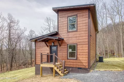 949 Green Bay Dr, Sevierville, TN 37876