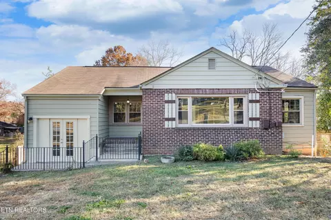 2428 Highland Dr, Knoxville, TN 37918