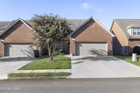 847 Meadow Walk Ln, Lenoir City, TN 37772