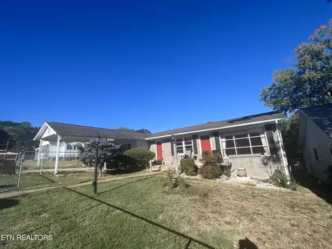 611 W Seventh Ave, Lenoir City, TN 37771