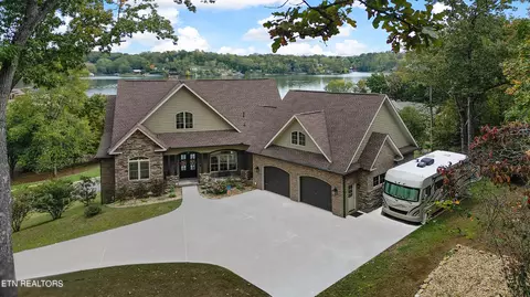 110 Blue Herron Dr, Lenoir City, TN 37772