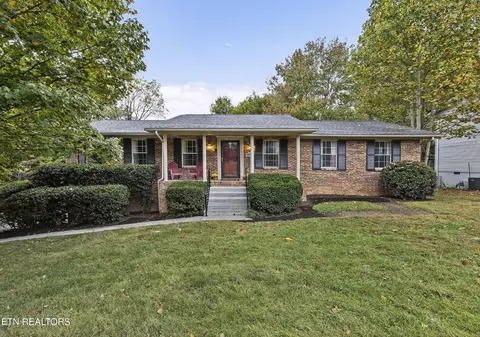 1404 Live Oak Cir, Knoxville, TN 37932
