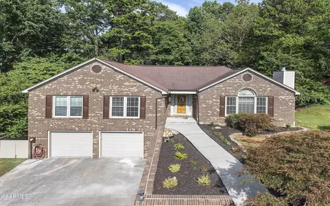 1328 Willow Grove Dr, Knoxville, TN 37932