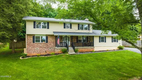 1419 Live Oak Cir, Knoxville, TN 37932