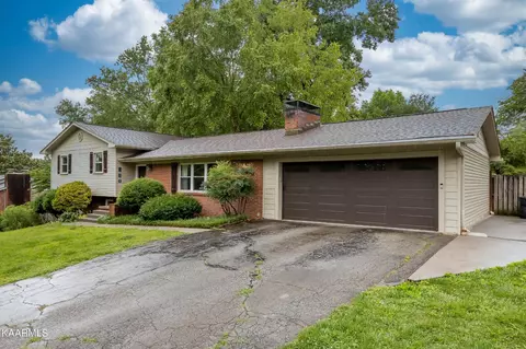 521 Kendall Rd, Knoxville, TN 37919