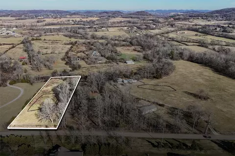 2752 Critz Ln, Thompsons Station, TN 37179