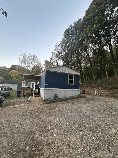 382 W Schmitt Rd, Rossville, GA 30741