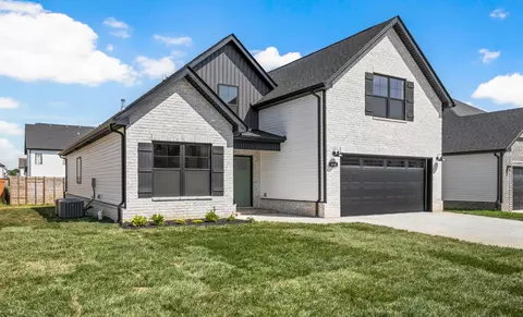 614 Woodrush Dr, Clarksville, TN 37040