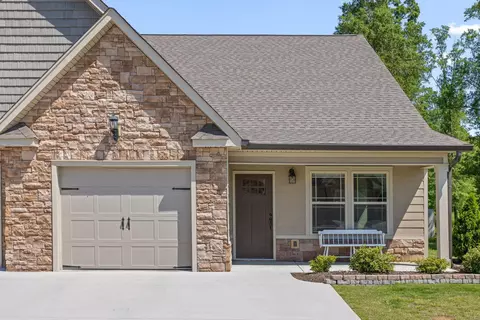 27 W Horizon Dr, Rossville, GA 30741