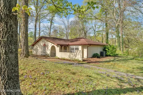 1527 W Woodshire Dr, Knoxville, TN 37922