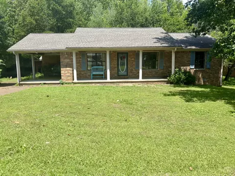 93 Teakwood Dr, Lexington, TN 38351