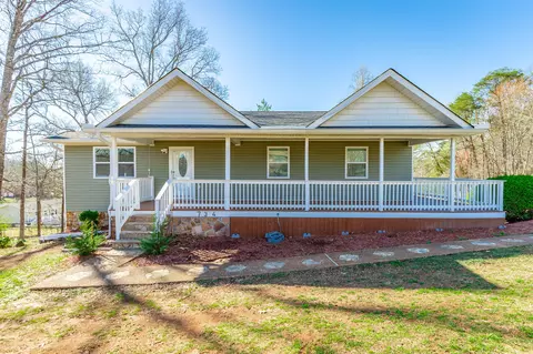 734 Crestridge Dr, Rossville, GA 30741