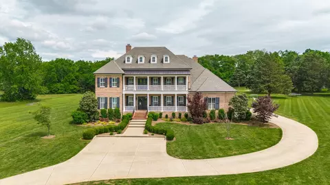 568 Forest Retreat Rd, Hendersonville, TN 37075