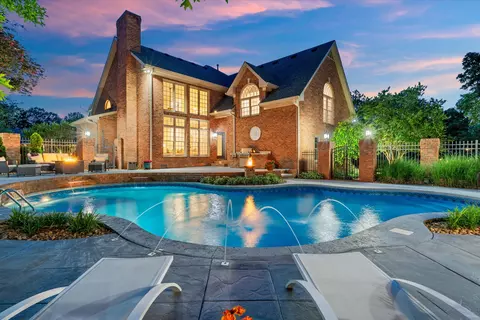 1153 Inneswood Dr, Gallatin, TN 37066