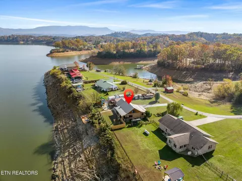 1778 Breezie Point Ln, Dandridge, TN 37725