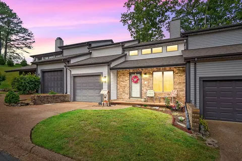 423 Country Club Ct, Clarksville, TN 37043