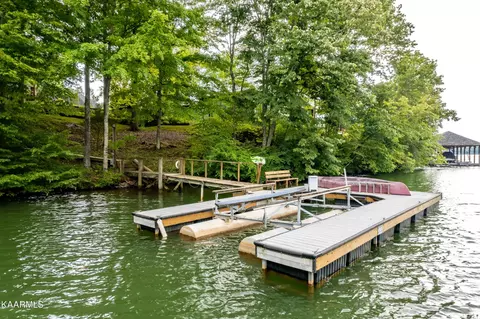 202 E Cove Dr, Greenback, TN 37742 photo 2