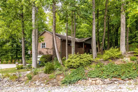 202 E Cove Dr, Greenback, TN 37742 photo 1