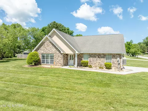 1299 Coventry Ct, Maryville, TN 37803