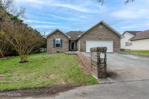 127 Matthews Rd, Maryville, TN 37801
