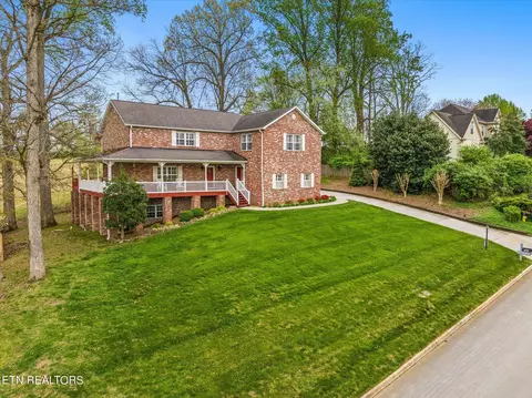 1002 Saint Johns Dr, Maryville, TN 37801