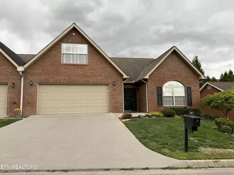 3911 Spyglass Dr, Maryville, TN 37801