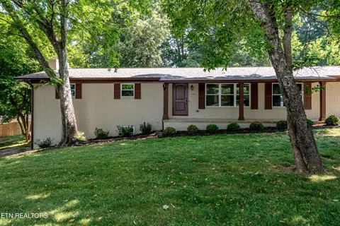 408 Sherwood Dr, Maryville, TN 37801