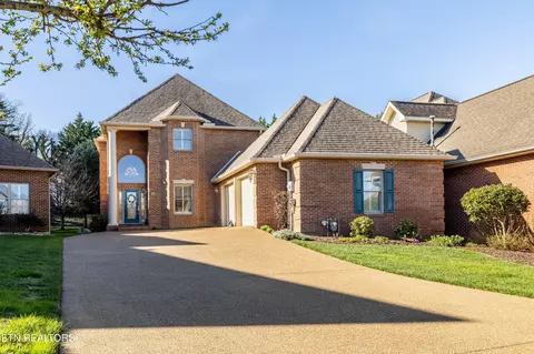 235 Savannah Park Dr, Maryville, TN 37803
