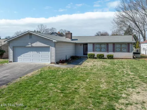 1705 Linda Ln, Maryville, TN 37803